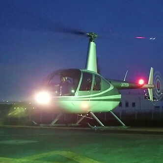 夜のヘリコプターの画像